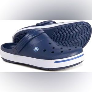 NEW WOMENS NAVY CROCS (W10/M8)